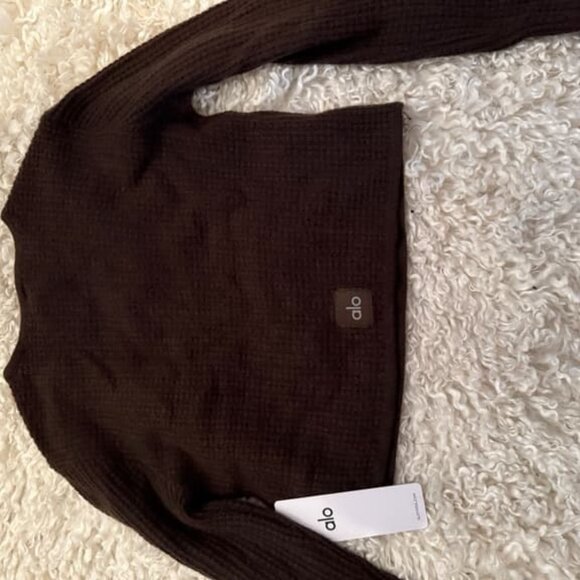 Alo Yoga Cashmere Plush Waffle Cropped Long Sleeve - Picture 3 of 3